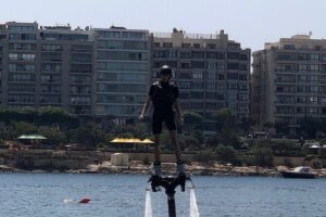 Flyboard Teaser Flight (20min) - Learning the basics: from first lift to dolphin-style jumps and 360s