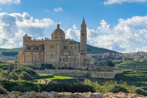 Gozo, Blue Lagoon, Comino & Sea Caves - Getting onboard in Bugibba: what to do before you even leave