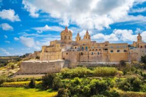 Mdina at Sunset: Small Group Tour of the Ancient city - Mdina Gate to Piazza del Bastione: starting inside the walls